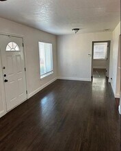 11617 Lanewood Cir in Dallas, TX - Foto de edificio - Building Photo