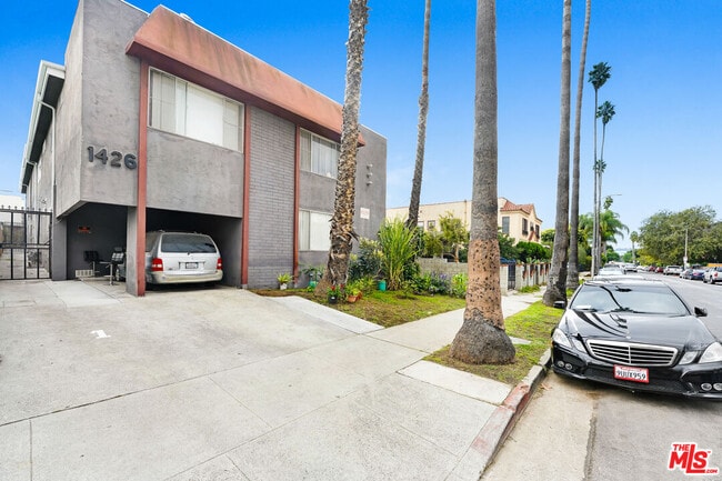 1426 Cochran Ave in Los Angeles, CA - Building Photo - Building Photo