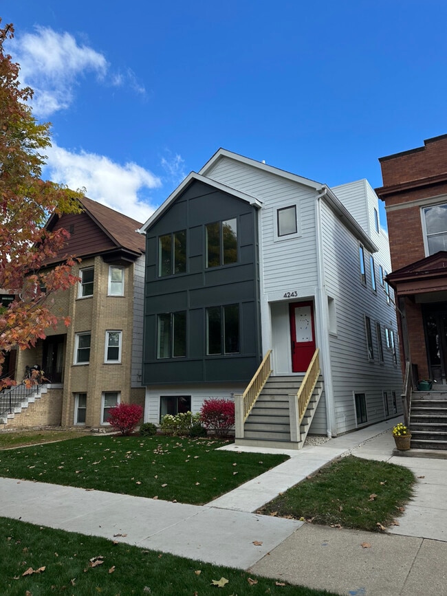 4243 N Damen Ave in Chicago, IL - Building Photo - Building Photo