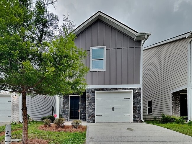 property at 1050 Wedgewood Ct NE