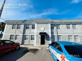 2761 L B McLeod Rd in Orlando, FL - Building Photo