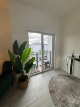 520 W 79th St, Unit C1 in Hialeah, FL - Foto de edificio - Building Photo