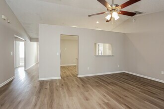 8359 3 Creeks Blvd, Unit 360 in Jacksonville, FL - Building Photo - Building Photo