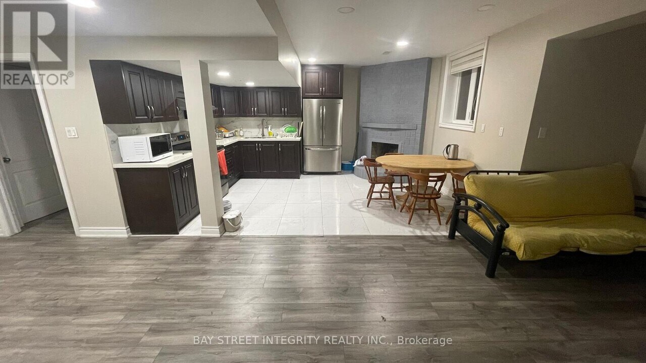 358 Hillcrest Ave in Toronto, ON - Building Photo