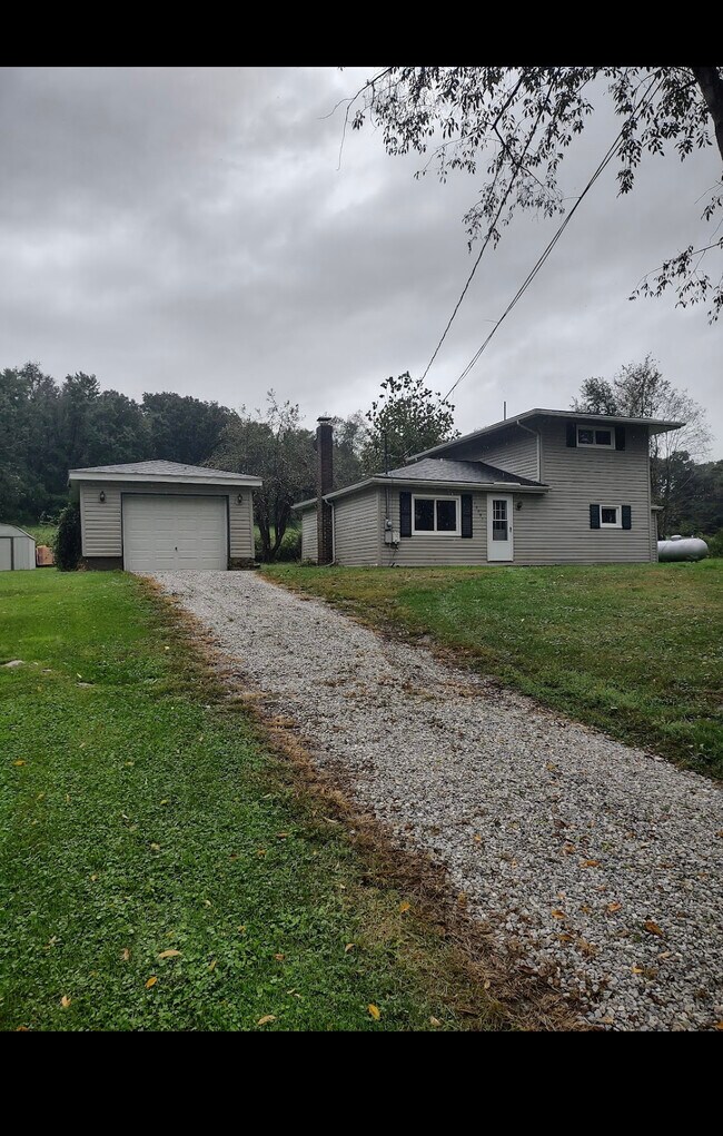 19091 Warwick Rd Rentals in Marshallville, OH