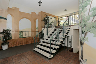 Casa Grande in Hawthorne, CA - Building Photo - Lobby