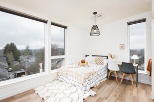 Greta Apartments in Seattle, WA - Building Photo