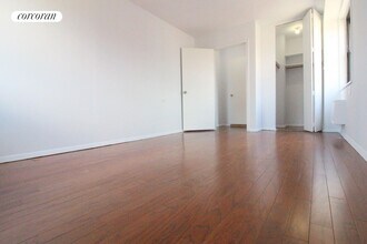 401 2nd Ave in New York, NY - Building Photo - Building Photo