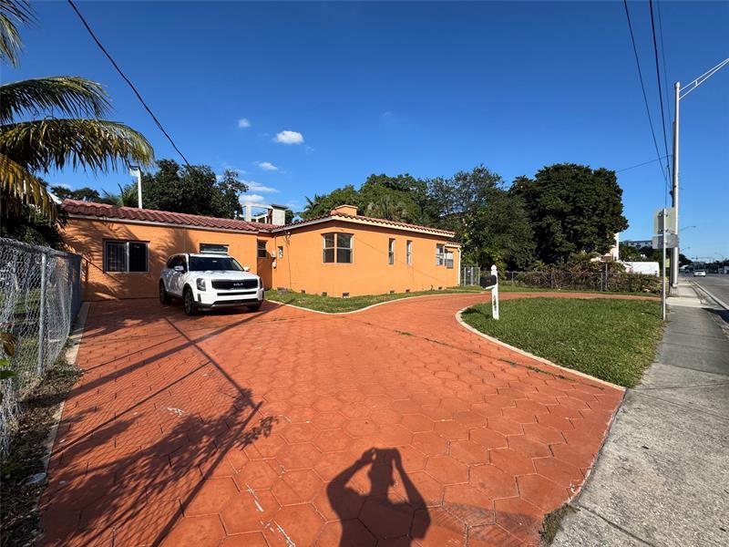 315 NE 125th St in North Miami, FL - Building Photo