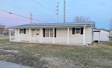 201 Sheridan St in Loogootee, IN - Foto de edificio - Building Photo