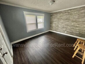 933 Stanley Ave in Evansville, IN - Building Photo - Building Photo