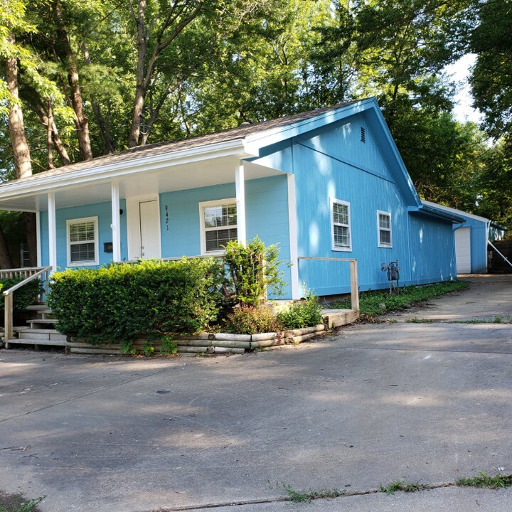 9421 E 67 Terrace in Raytown, MO - Building Photo