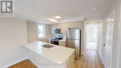 410 Northfield Dr W in Waterloo, ON - Building Photo - Building Photo