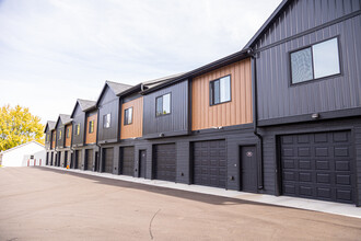 1152 N Hillcrest Pky, Unit 206 in Altoona, WI - Foto de edificio - Building Photo