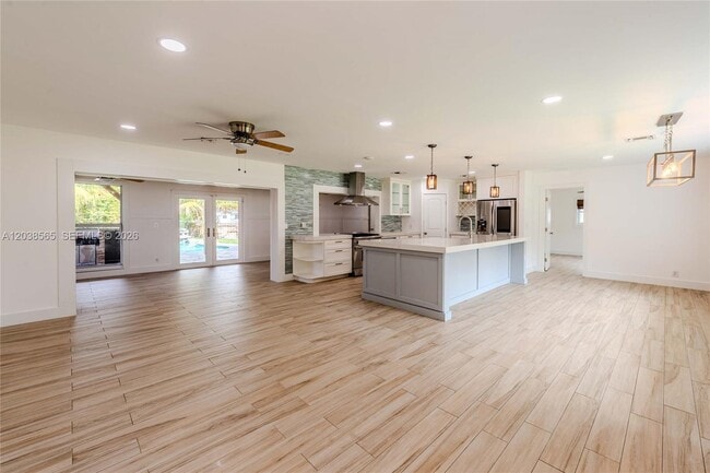 property at 1304 N 40th Ave