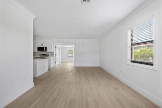 3015 Robert Rd in West Palm Beach, FL - Building Photo - Building Photo