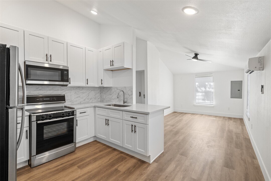 911 Knight St in Houston, TX - Building Photo