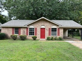 8105 Elmbrook Dr in Southaven, MS - Building Photo