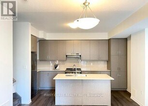 31 Almond Blossom Mews in Vaughan, ON - Building Photo - Building Photo