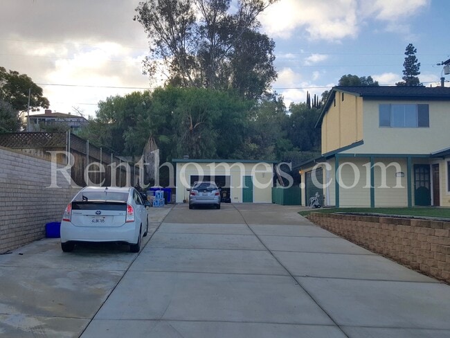 9929 Via De Oro in Spring Valley, CA - Building Photo - Building Photo