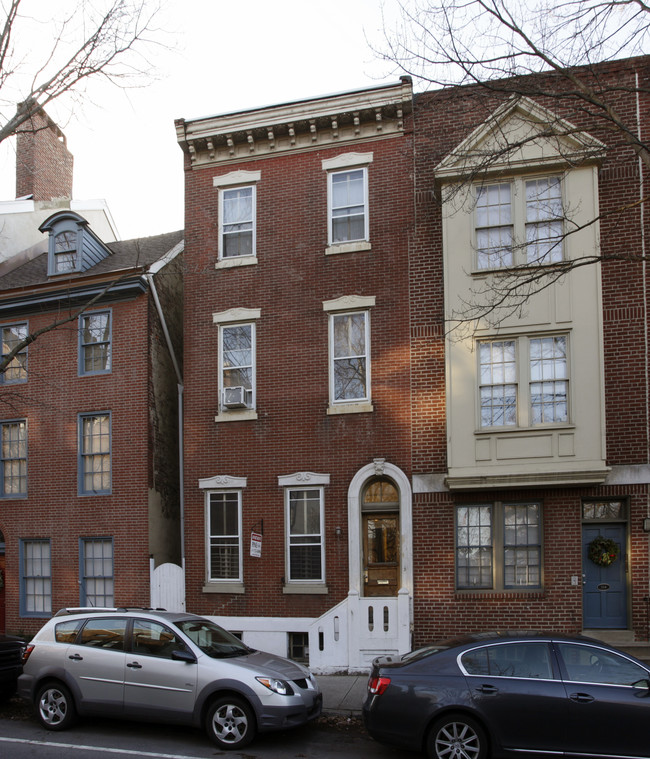 332 Lombard St in Philadelphia, PA - Building Photo - Building Photo