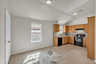 409 Apache Gate Dr in Yukon, OK - Building Photo - Building Photo