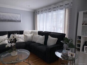 223 Audley Ct in Copiague, NY - Building Photo - Building Photo