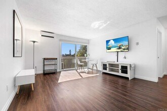 403 Requeza St in Encinitas, CA - Building Photo - Building Photo