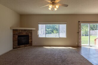 1605 Old Gaelic St in Bellevue, NE - Building Photo - Building Photo