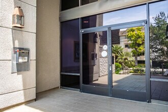 Encino Spa East in Encino, CA - Building Photo - Building Photo