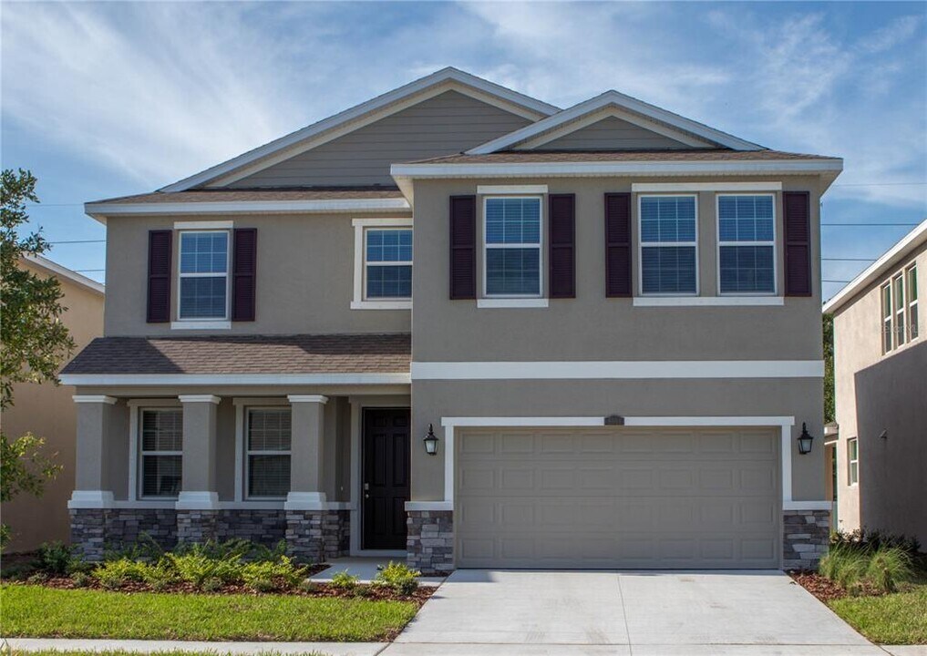 8004 Praise Dr in Citrus Park, FL - Building Photo