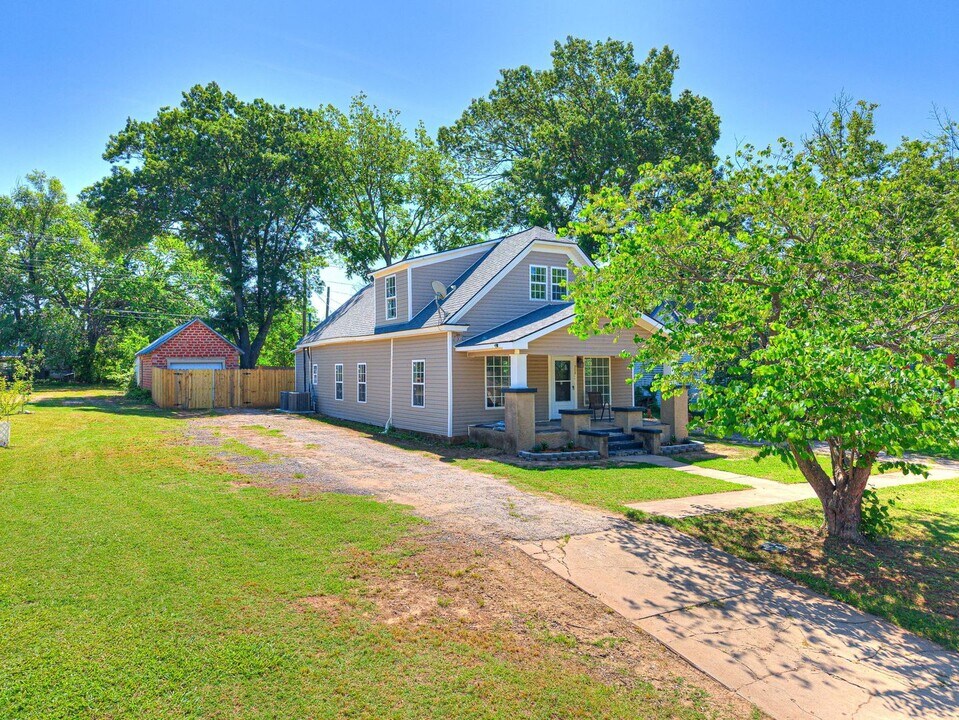 908 N Barta Ave in Prague, OK - Building Photo