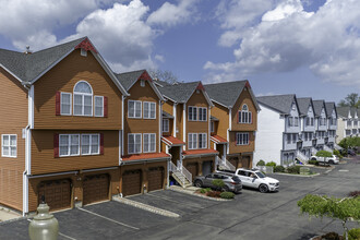 Normandy Village in Nanuet, NY - Foto de edificio - Building Photo