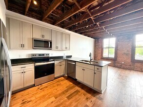 119 W Main St, Unit Unit F in Pilot Mountain, NC - Building Photo - Building Photo