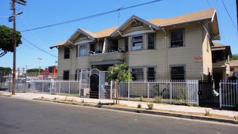 1513 W 11th Pl in Los Angeles, CA - Building Photo
