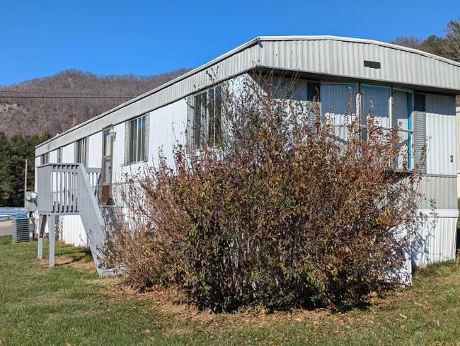 3 Wright Ln in Fairview, NC - Foto de edificio - Building Photo