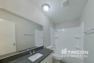 1617 Wilderness Trail in Grand Prairie, TX - Foto de edificio - Building Photo