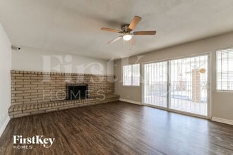 5262 Holbrook Dr in Las Vegas, NV - Building Photo - Building Photo