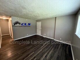 2906 E Haythorne Ave in North Terre Haute, IN - Building Photo