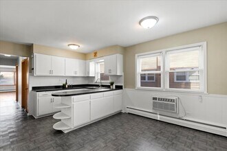 8317 W Summerdale Ave in Chicago, IL - Building Photo - Building Photo
