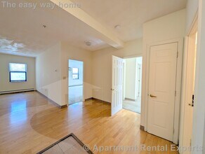 373 Highland Ave in Somerville, MA - Building Photo - Building Photo