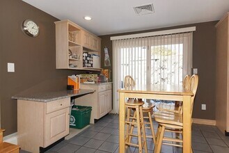 39 Locust St in Burlington, MA - Building Photo - Building Photo