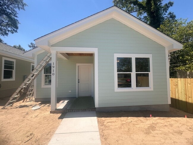 property at 1910 Oak St