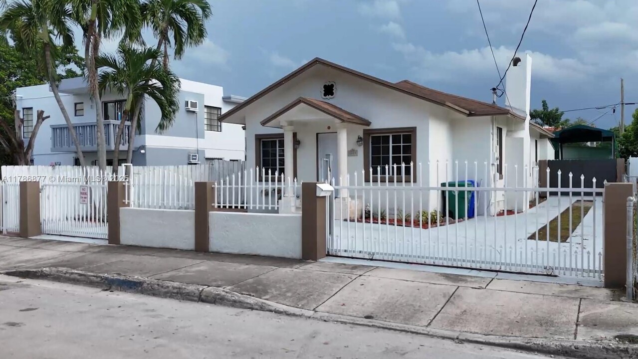 2028 SW 2nd St in Miami, FL - Building Photo