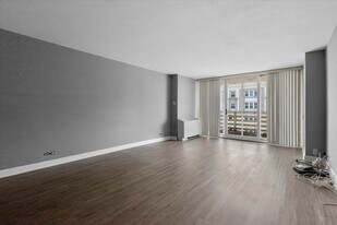 5601 N Sheridan Rd in Chicago, IL - Building Photo