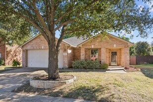 510 Darlene Trail in Euless, TX - Building Photo