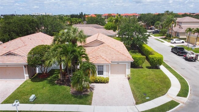 11811 SW 8th St in Pembroke Pines, FL - Building Photo - Building Photo