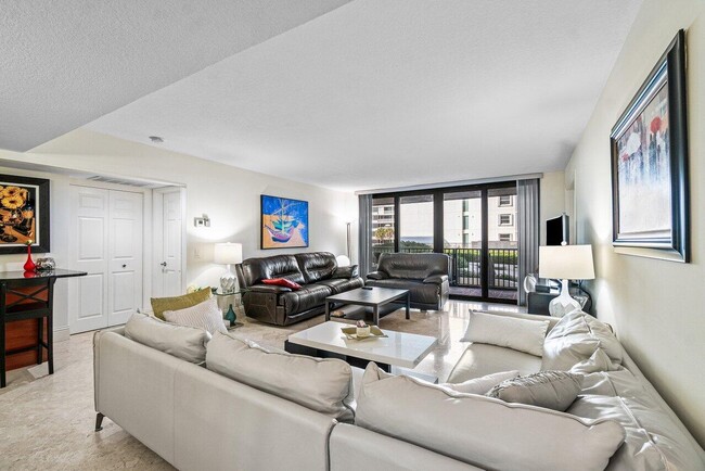 3610 S Ocean Blvd in South Palm Beach, FL - Building Photo - Building Photo