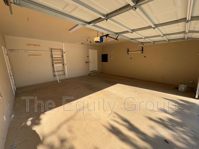 445 N O'Farrell Ct in Visalia, CA - Building Photo - Building Photo