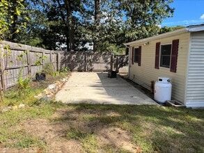 15 Lulu Dr in Lake Grove, NY - Foto de edificio - Building Photo